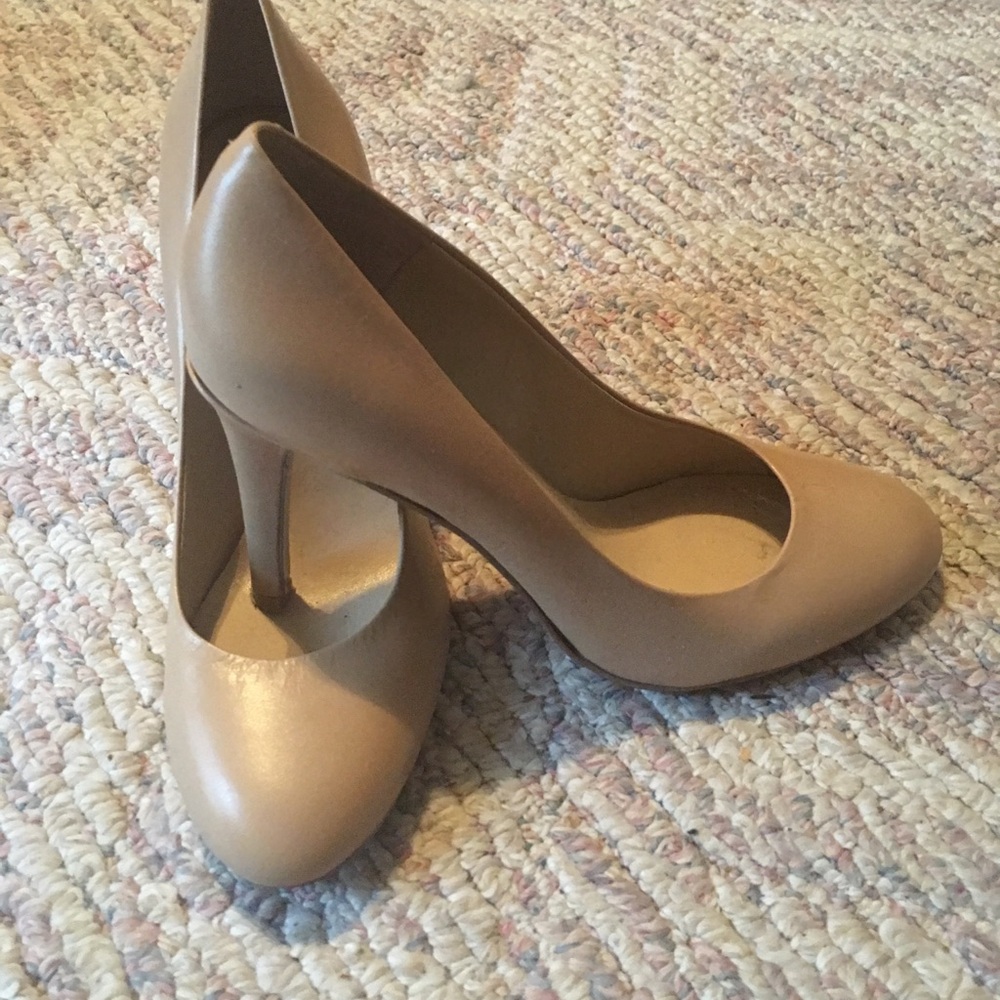 Nine West pump.